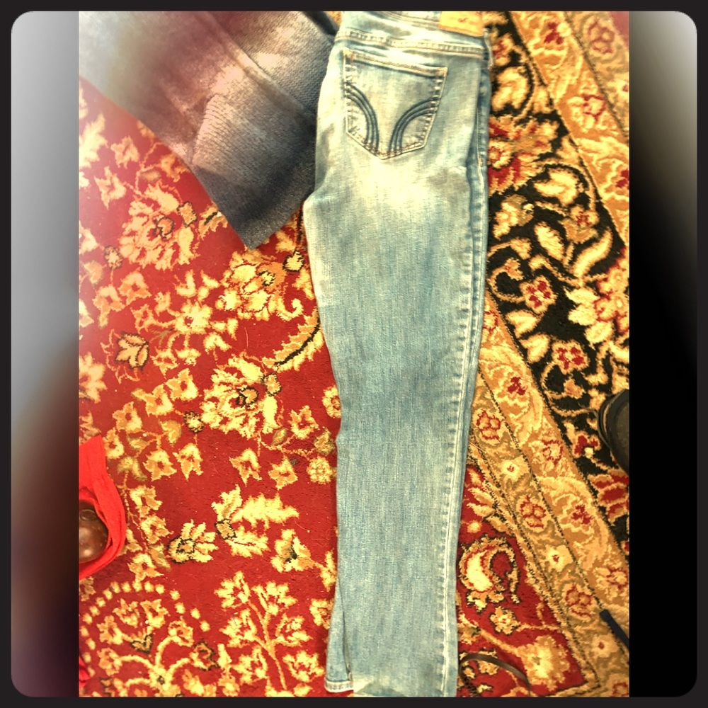 Hollister jeans size 11. NWOT light wash